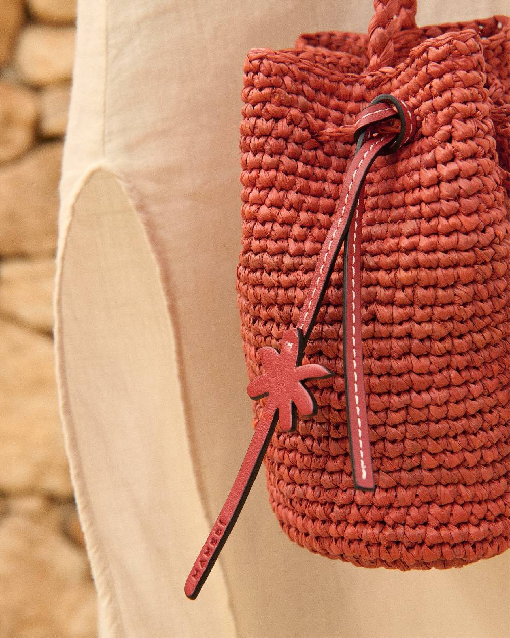 Manebí Raffia Beach Bucket Mini - Rust Acquista Ora