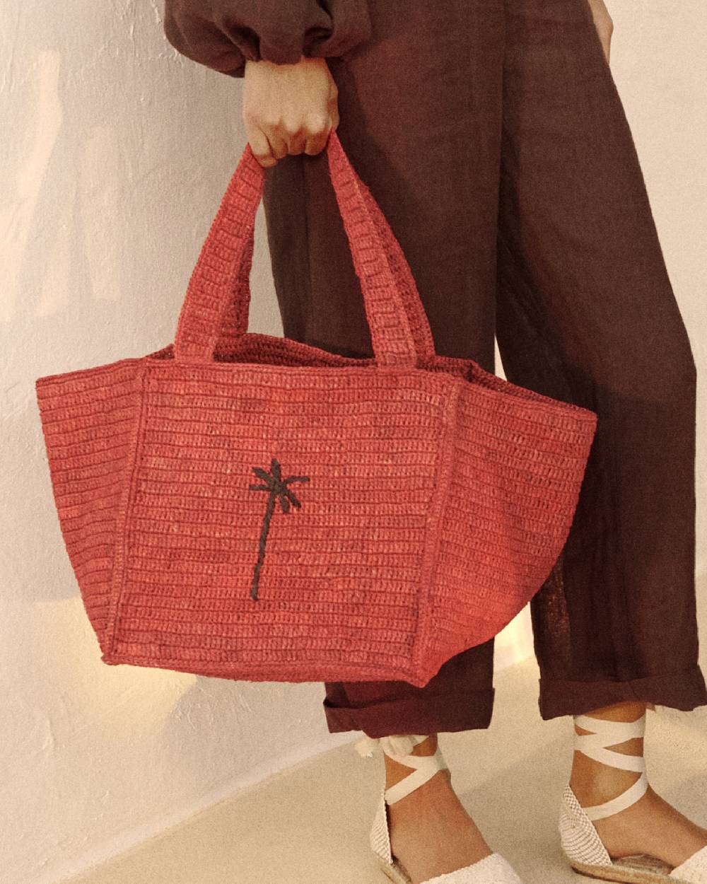 Manebí Raffia Squared Tote - Rust With Brown Palm Convenienza