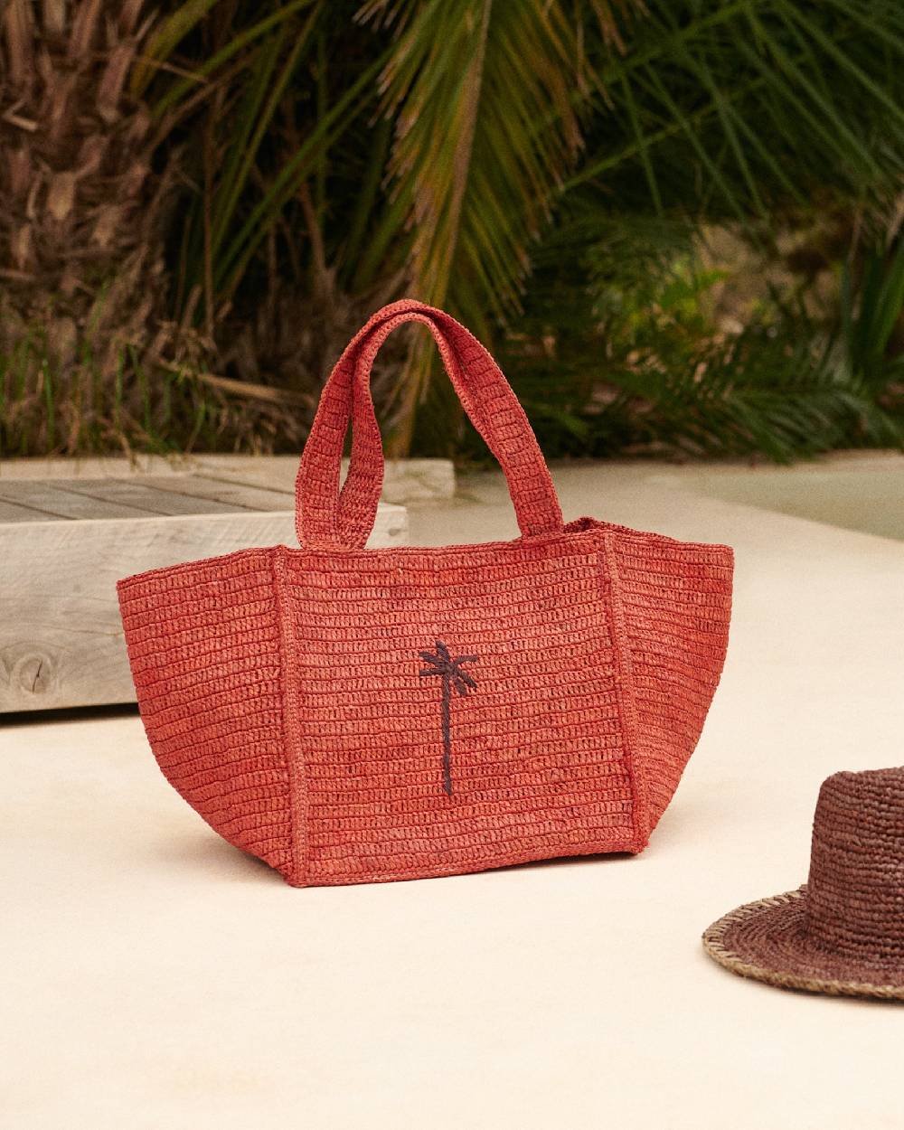 Manebí Raffia Squared Tote - Rust With Brown Palm Convenienza