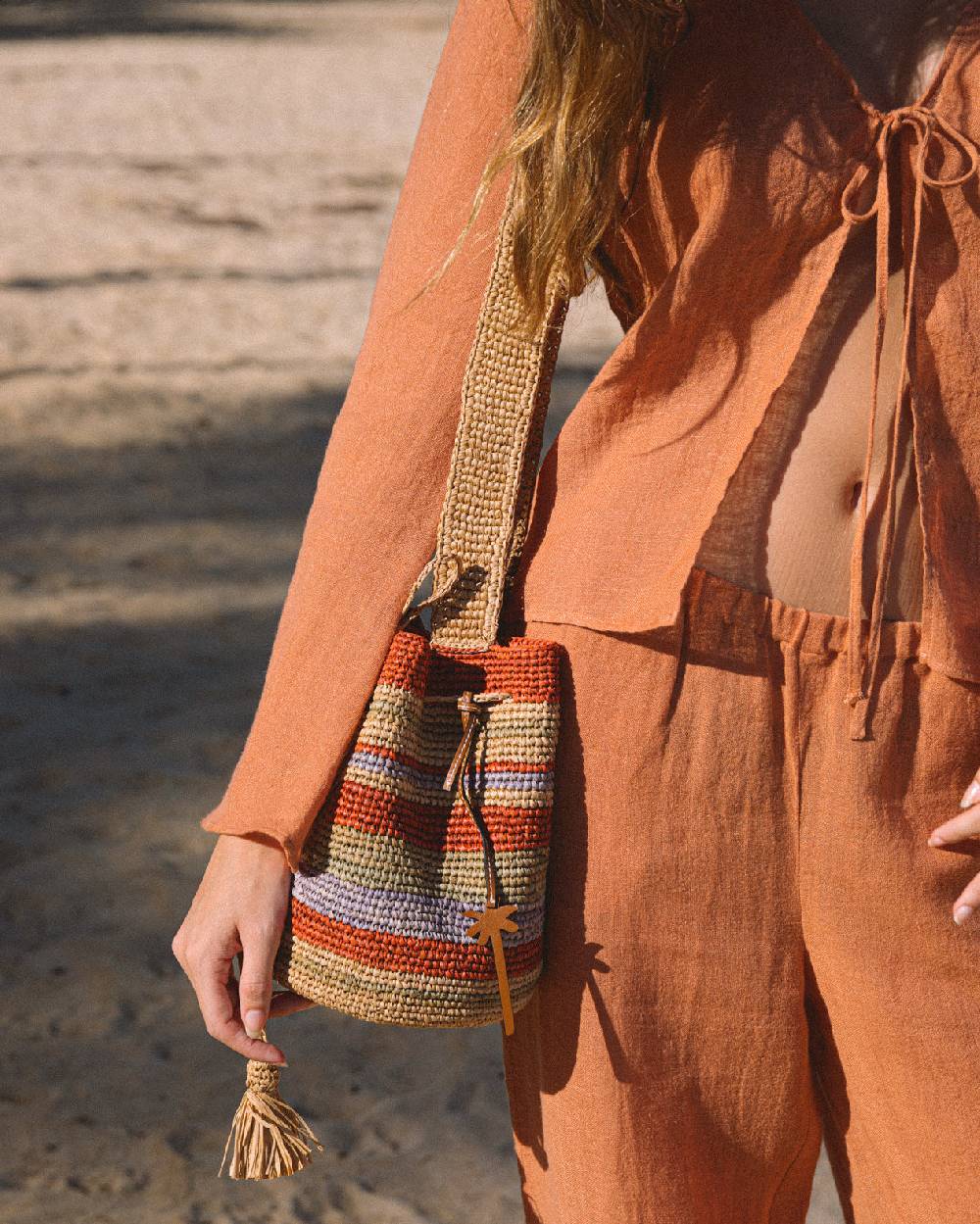 Manebí Raffia Beach Bucket - Rust Tan Mineral Green Summer Purple Stripes Offerte