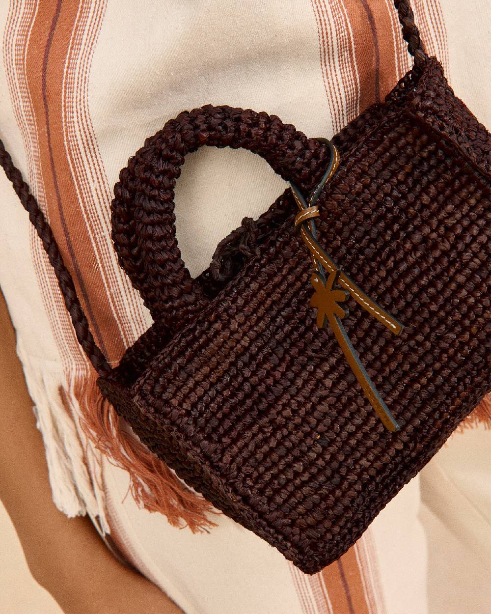 Manebí Raffia Sunset Bag Mini - Chocolate Vendita