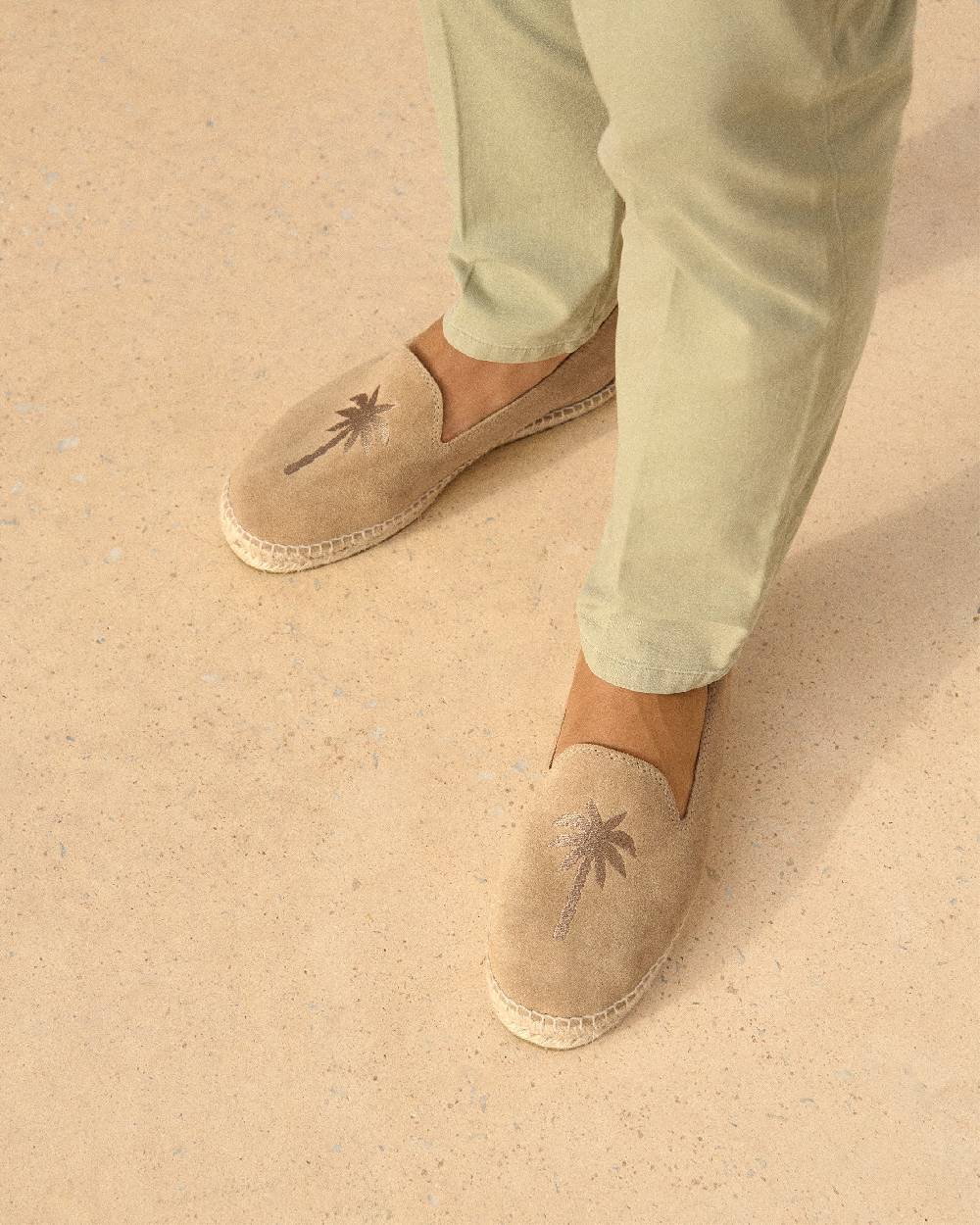 Manebí Espadrillas piatte in pelle scamosciata con ricamo - Palm Springs - Beige lavato e palmo in tono Vendita Calda
