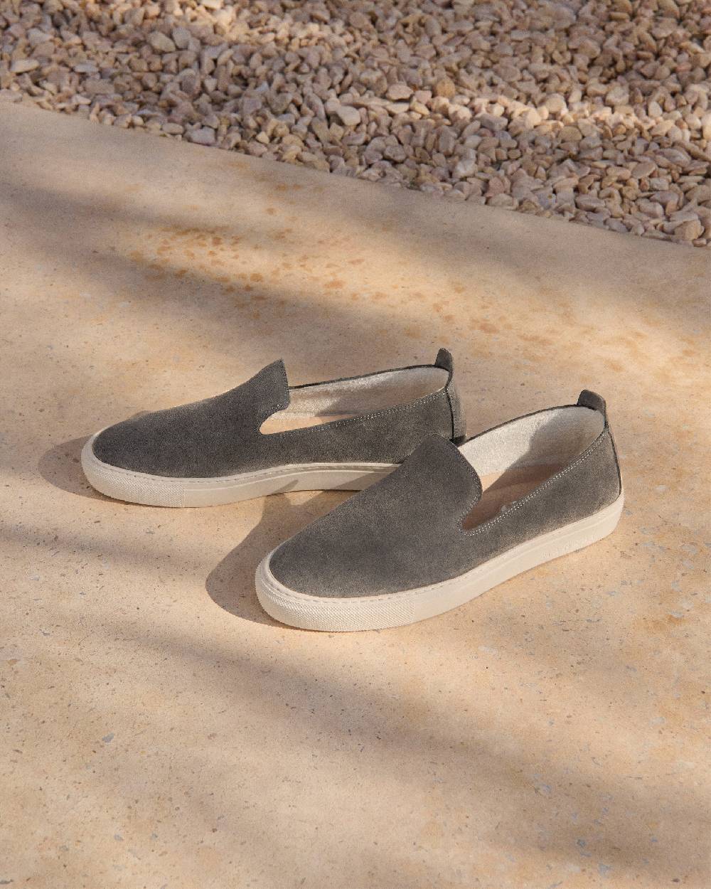 Manebí Suede Slip On - Carbon Grey Vendita