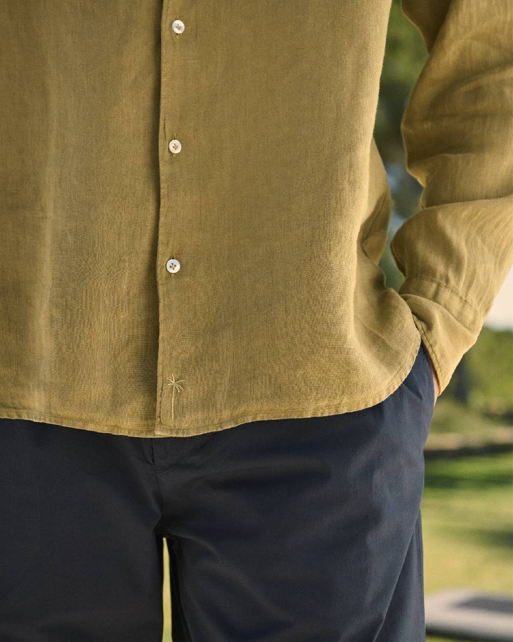 Manebí Linen Panama Shirt - Embroidered Palm Kaki Green Cyber Monday