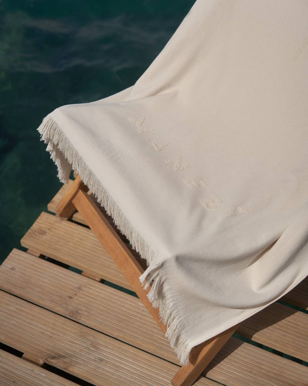 Manebí Jaquard Beach Towel - Embroidered Palm With Palm \u0026 Logo Sand Bestseller
