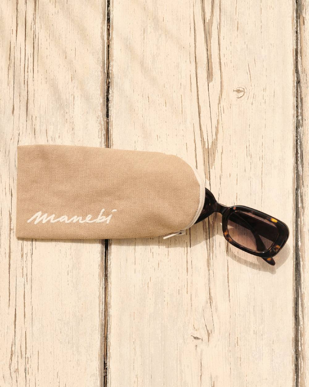Manebí Canvas Sunglasses Case - La Havana Desert With Ecru Logo Offerte stagionali