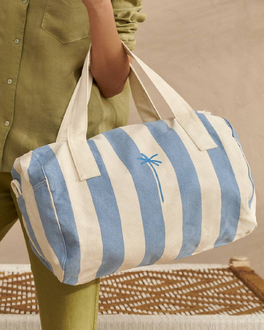 Manebí Canvas Weekend Bag - Embroidered Logo White and Indigo Stripes Comprane uno, ottenene uno gratis