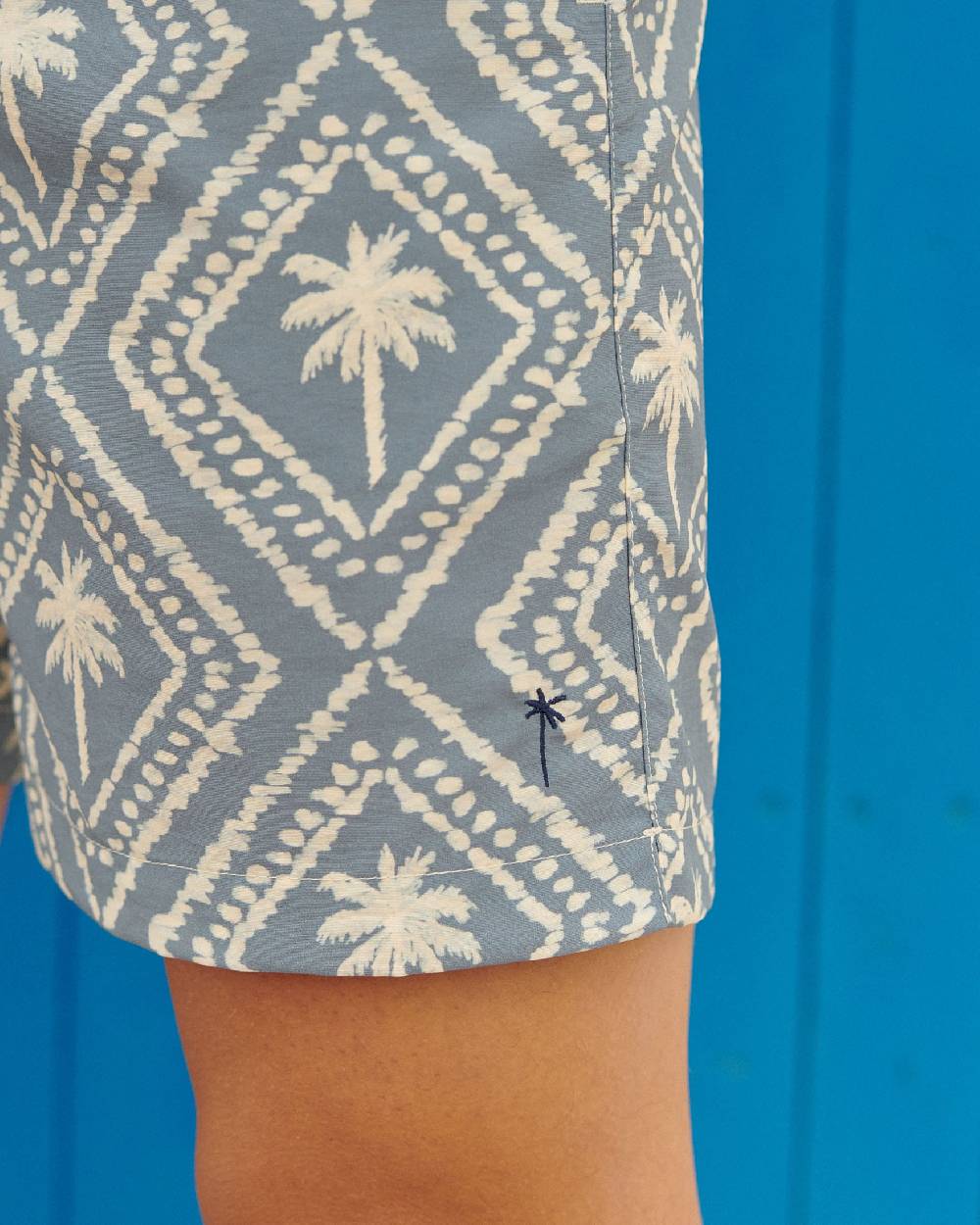 Manebí Printed Swim Shorts - Indigo Fino al 60% di sconto