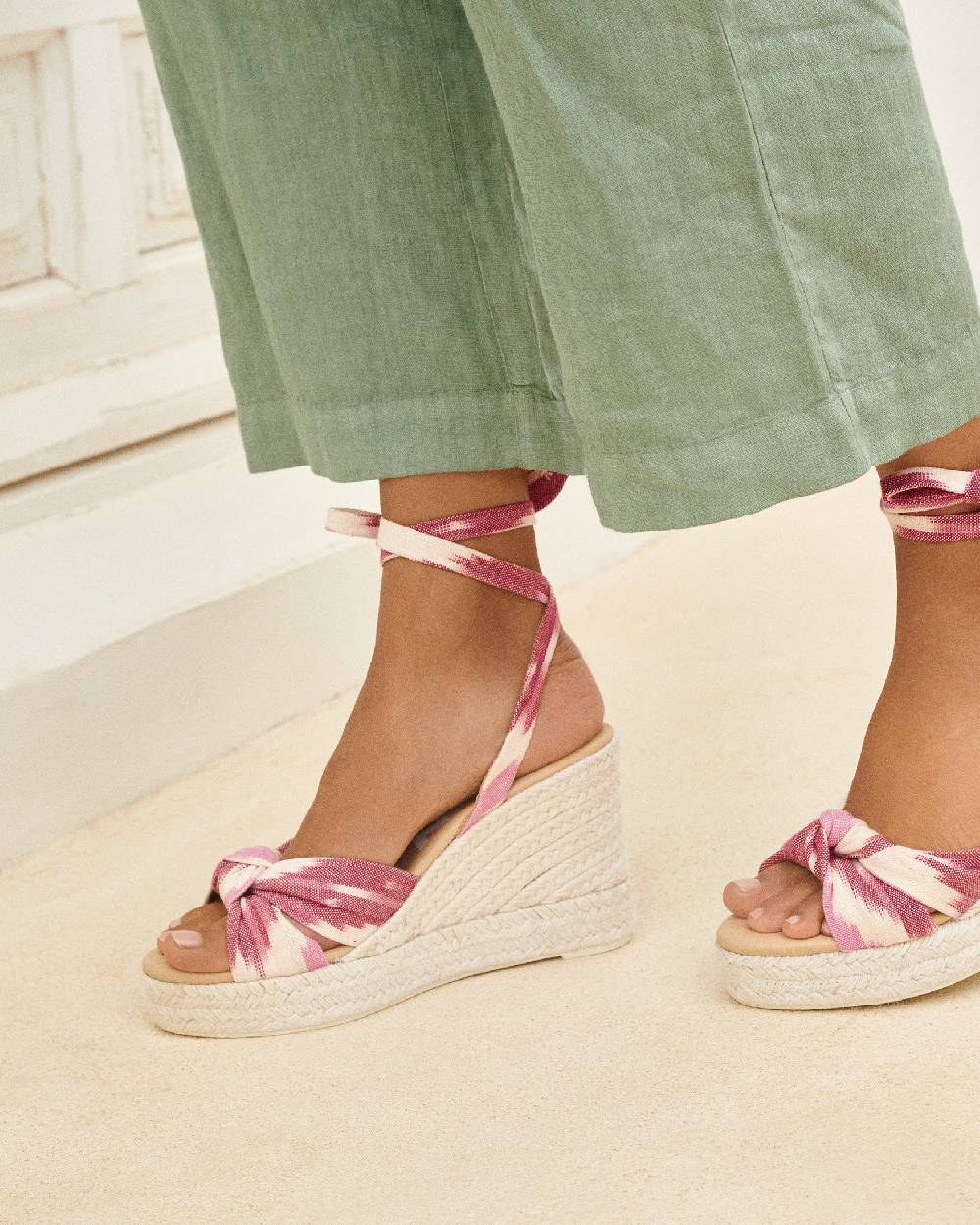Manebí Dyed Cotton Wedge Espadrilles|With Knot - Tulum Pink And White Ikat Presa