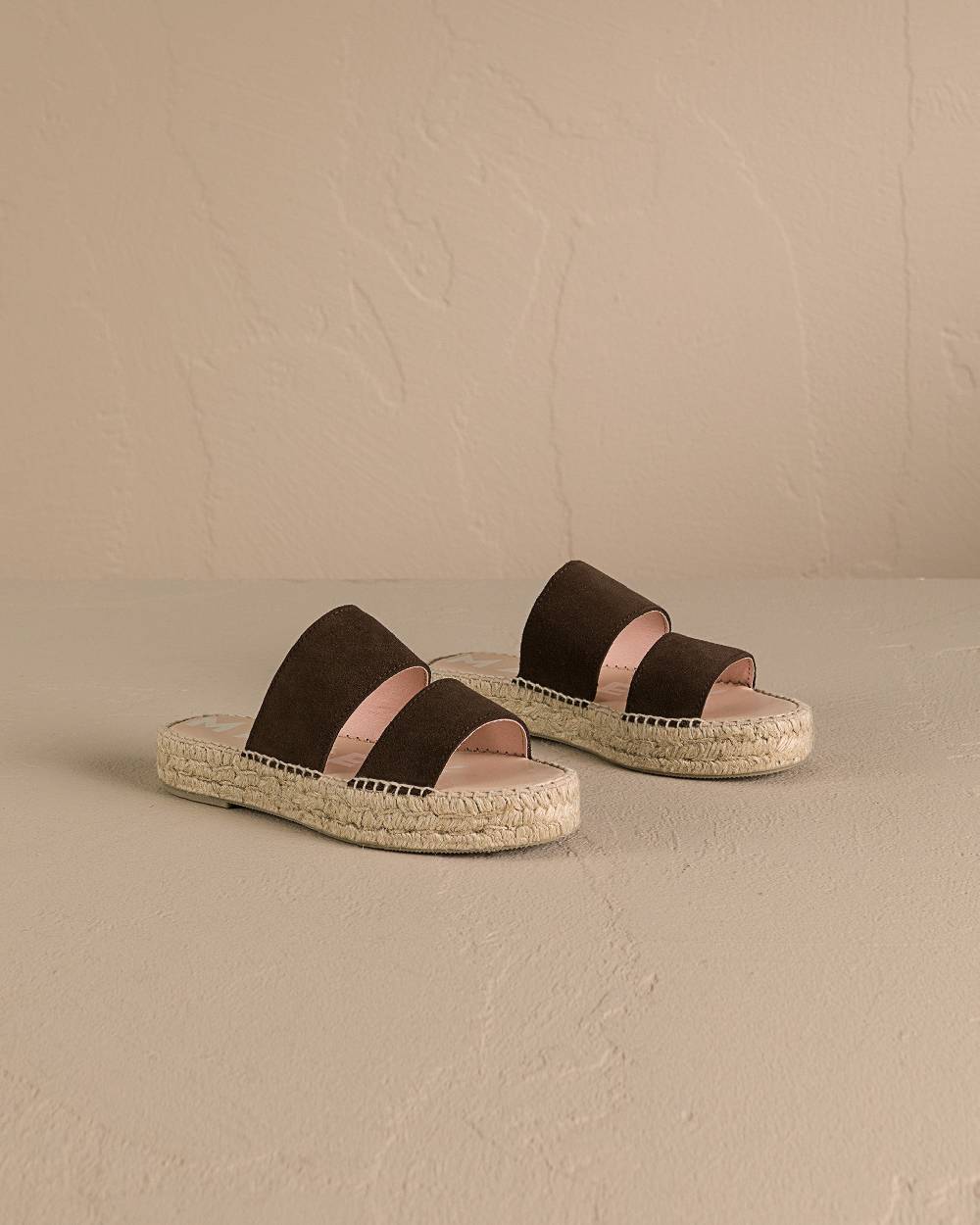 Manebí Suede Two Bands|Double Sole Sandals - Cocoa Sconto di tempo limitato