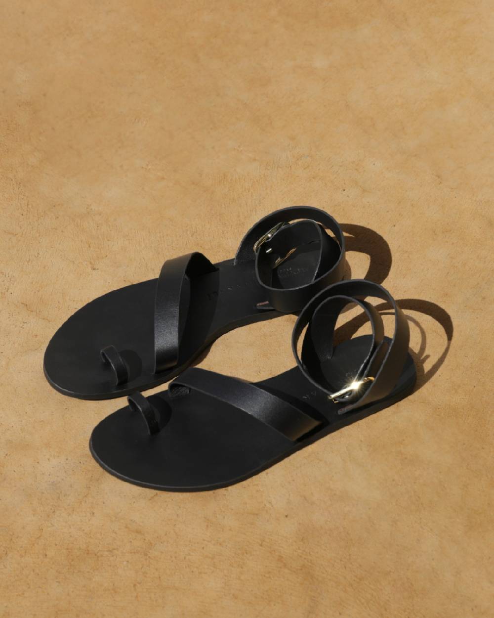 Manebí Sandali Chloe Stile Gladiatore in Pelle - Black Offerta speciale