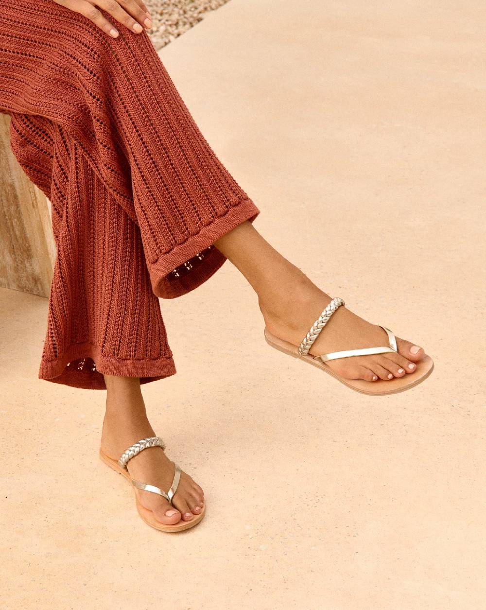 Manebí Leather Braid Thong Sandals - Platinum Offerta natalizia