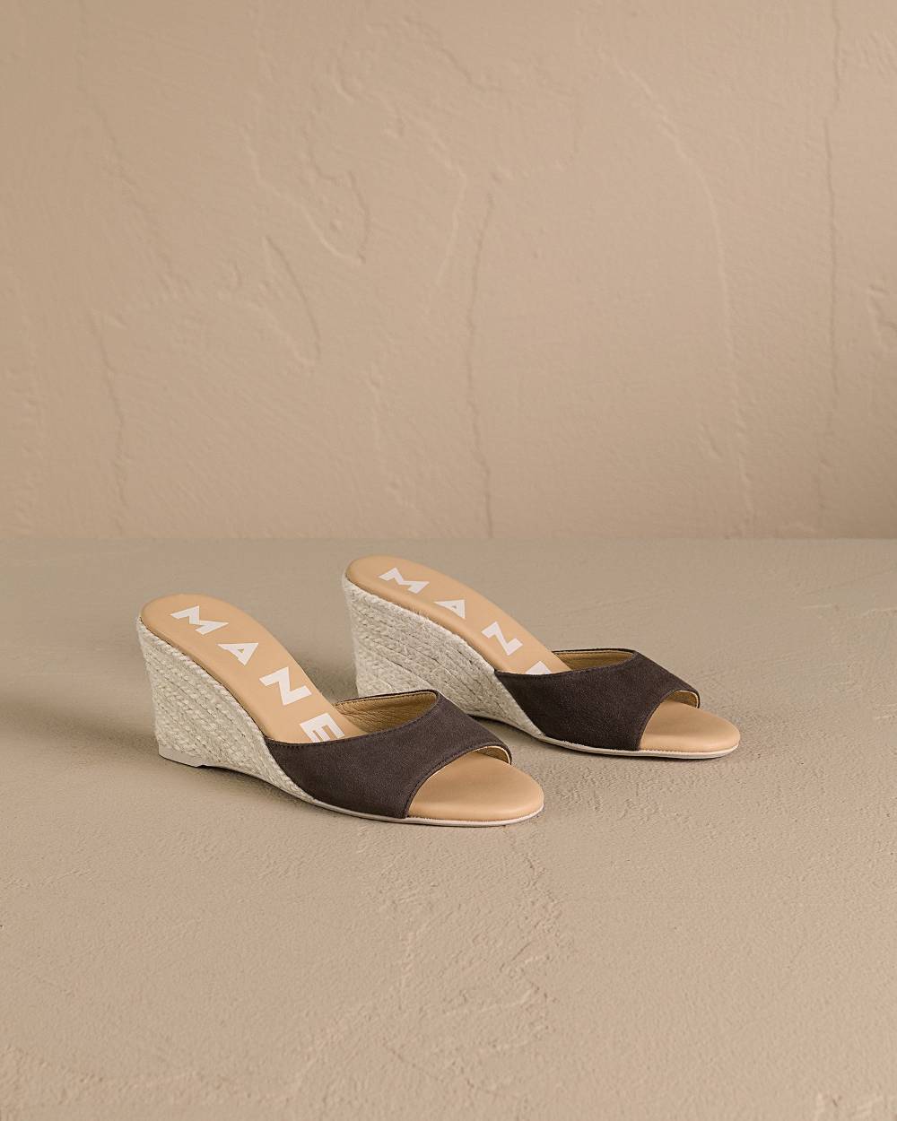 Manebí Soft Suede Mule|Wedge Espadrilles - Cocoa Grandi sconti