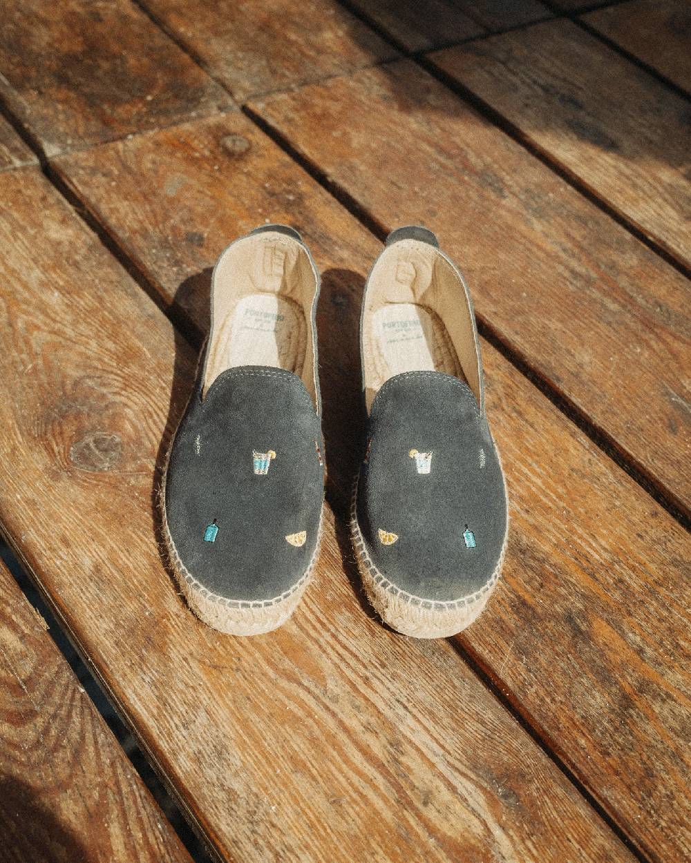 Manebí Espadrillas in Pelle Scamosciata - Portofino Dry Gin X Manebí Patriot Blue con Ricami Multicolor Italy