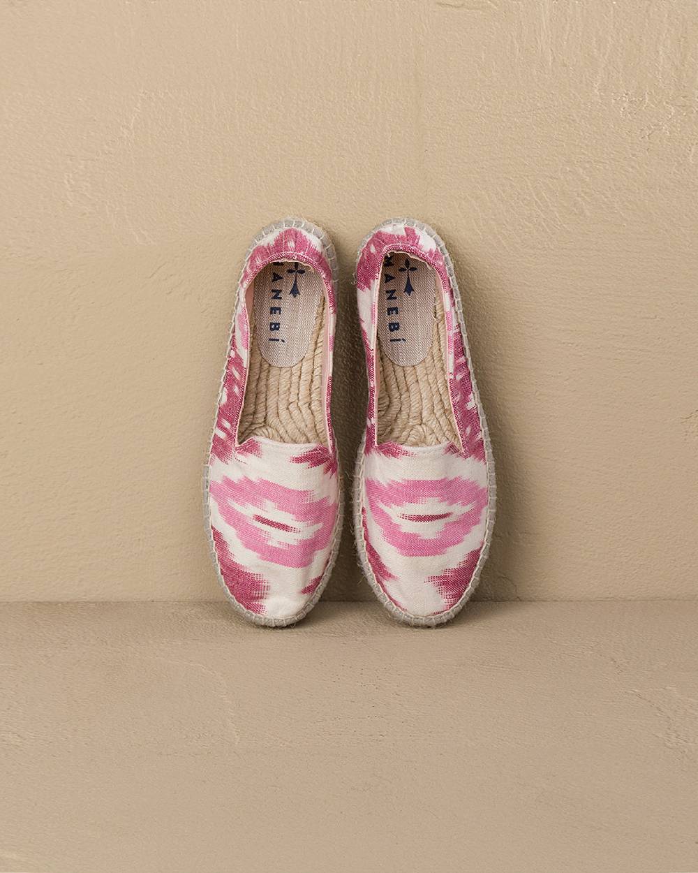 Manebí Dyed Cotton Flat Espadrilles - Tulum Pink And White Ikat Vendita Economica