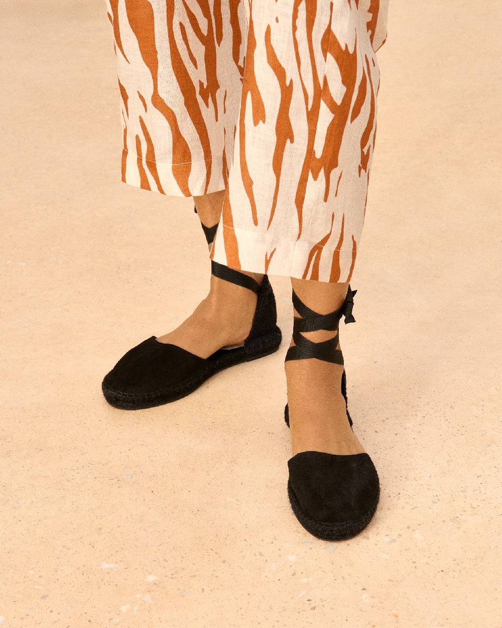 Manebí Suede Flat Valenciana Espadrilles - Hamptons Black On Tone Cyber Monday
