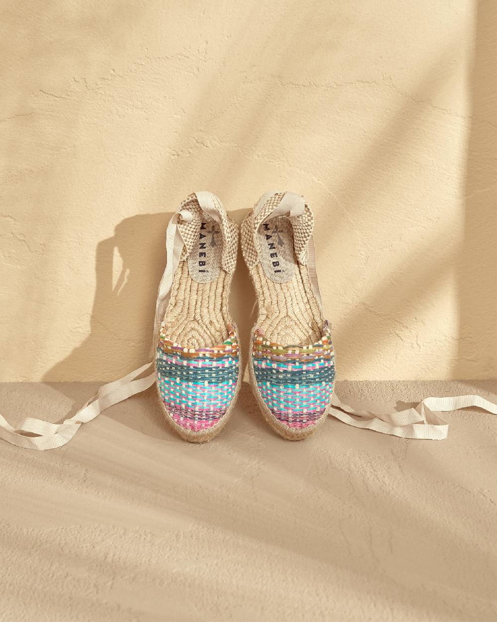 Manebí Raffia Flat Valenciana Espadrilles - Acapulco Fucsia Blue Mix Offerta natalizia