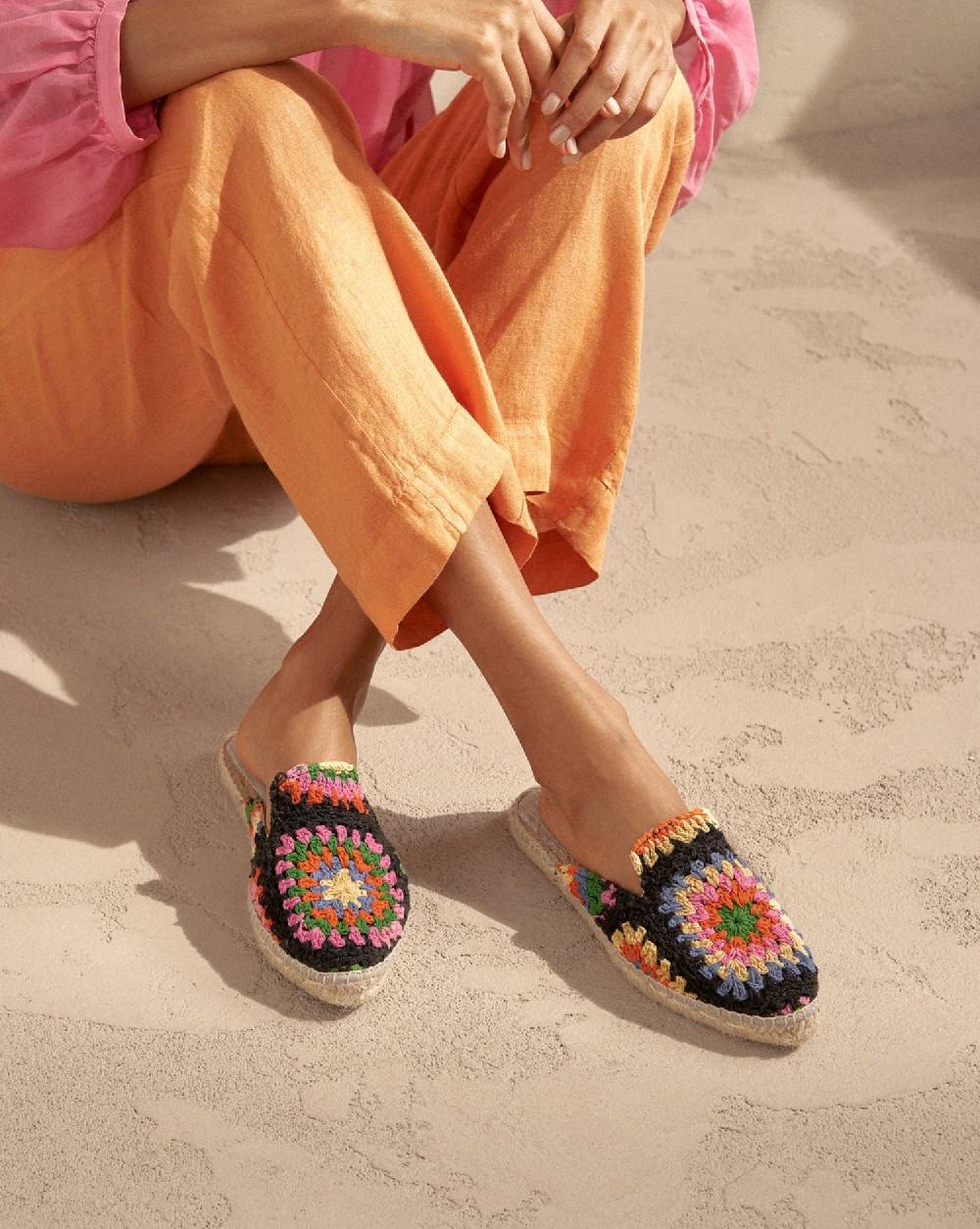 Manebí Cotton Crochet Mules - Yucatán Orange And Pink On Black Comprane uno, ottenene uno gratis