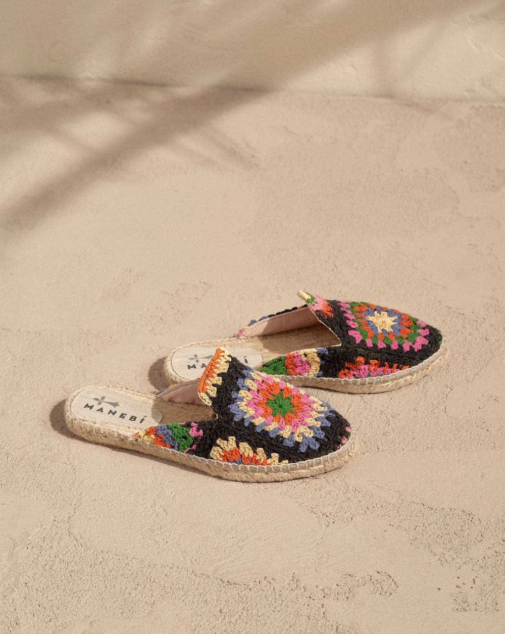 Manebí Cotton Crochet Mules - Yucatán Orange And Pink On Black Comprane uno, ottenene uno gratis