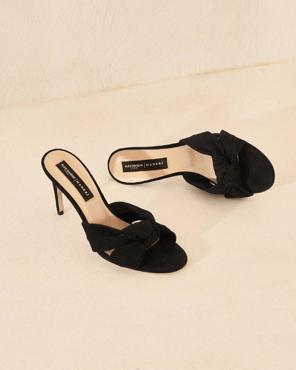 Manebí Sophie Suede Mule Heels - Knot Black Sconti VIP