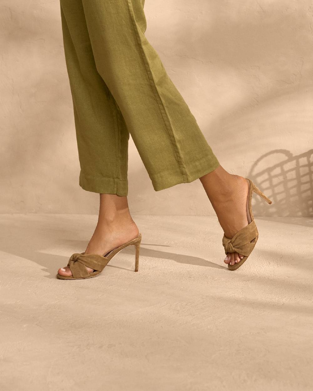 Manebí Sophie Suede Mule Heels - Knot Brown Prezzo basso