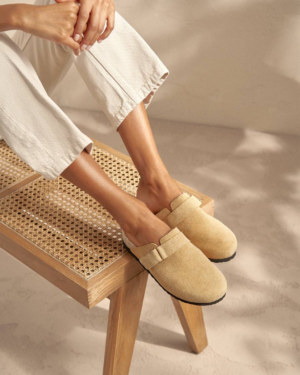 Manebí Suede Clog Mules - Hamptons Inca Cream Offerta settimanale
