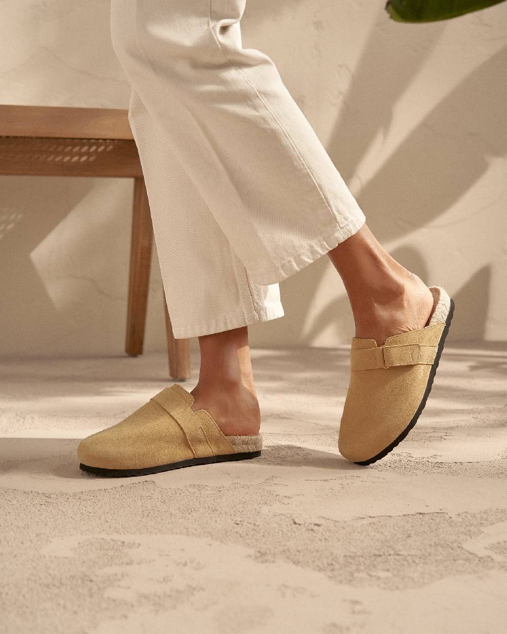 Manebí Suede Clog Mules - Hamptons Inca Cream Offerta settimanale