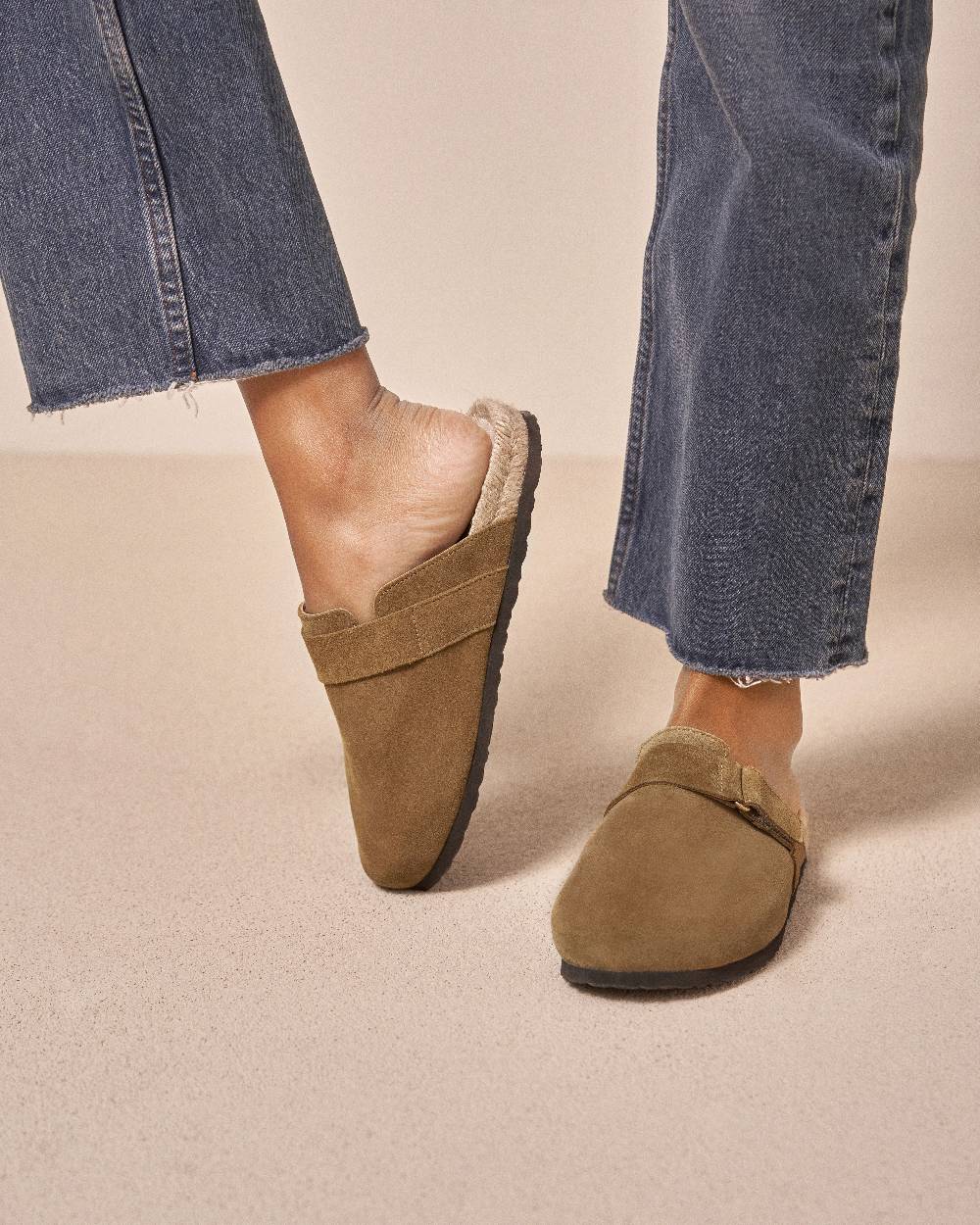 Manebí Suede Clog Mules - Hamptons Kaki Green Ritorno libero