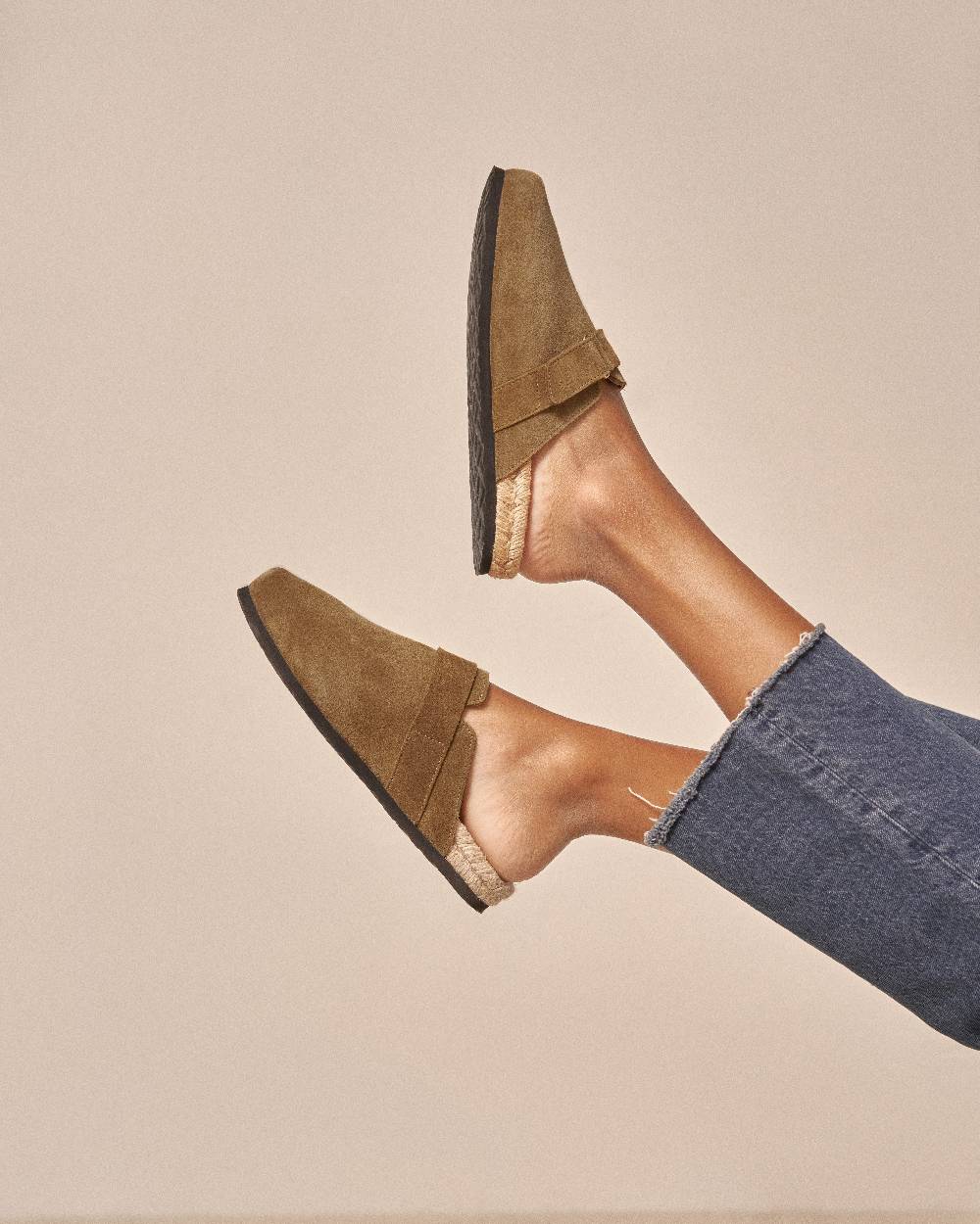 Manebí Suede Clog Mules - Hamptons Kaki Green Ritorno libero