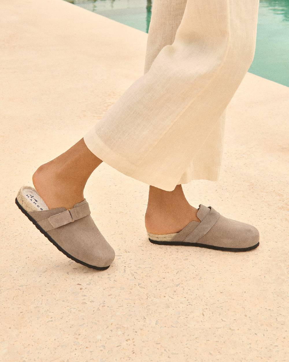 Manebí Suede Clog Mules - Hamptons Coco Brown Rilascio limitato