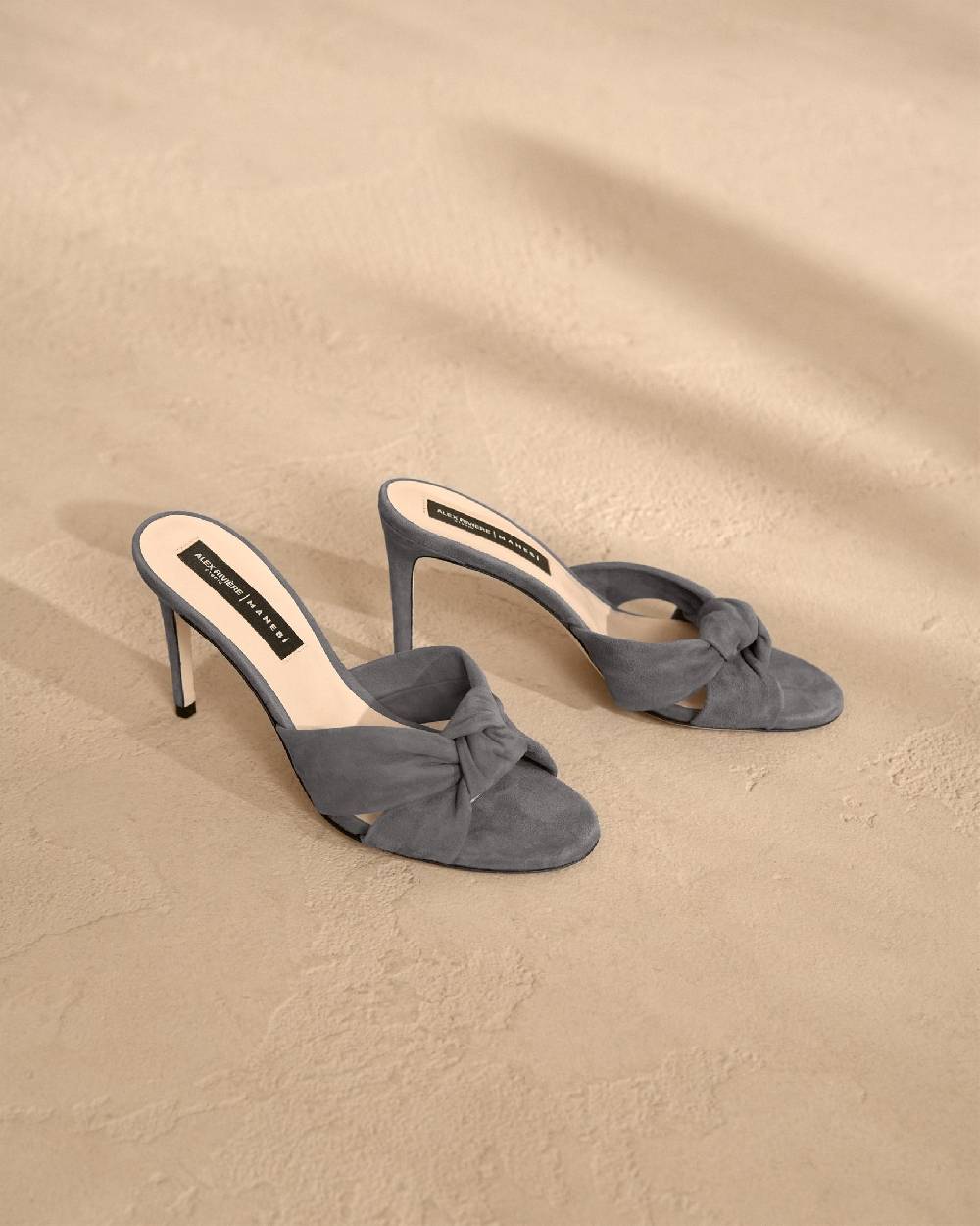 Manebí Sophie Suede Mule Heels - Knot Grey Ultimi tre giorni