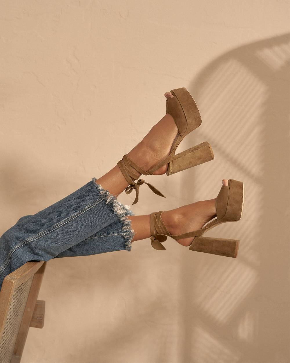 Manebí Bellini Suede Platforms Sandals - Tie-Up Tobacco Ultimi due giorni