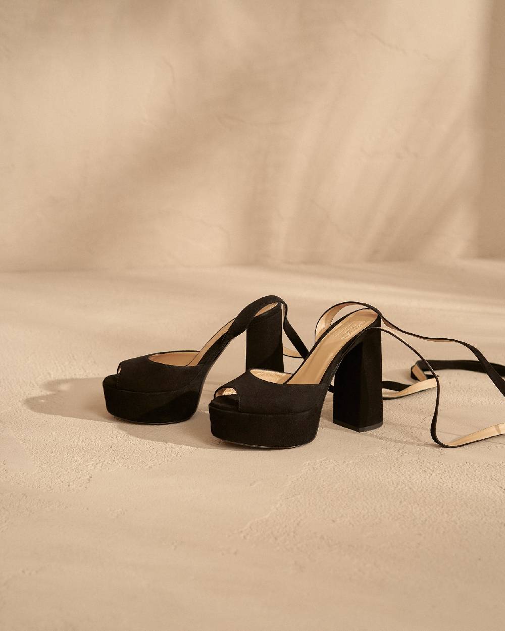 Manebí Bellini Suede Platforms Sandals - Tie-Up Black Ultimo giorno