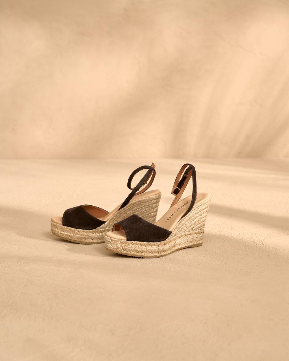 Manebí Viky Soft Suede Open Toe|Wedge Espadrilles - Chocolate Sostegno trimestrale