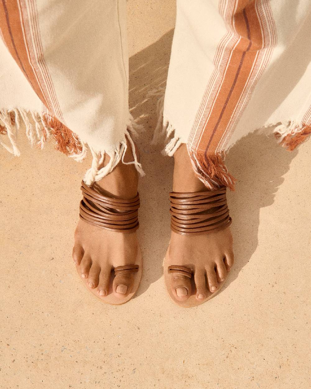Manebí Leather Band Toe Ring Sandals - Tan Promozione Limitata