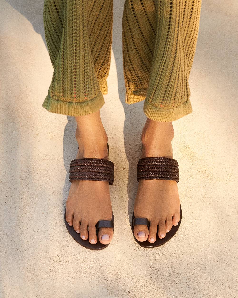 Manebí Raffia and Leather Sandals - Yucatán Cocoa Toe Ring Online
