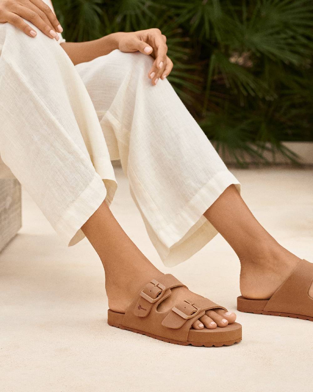 Manebí Eva Swim Sandals - Honolulu Cuero In Vendita