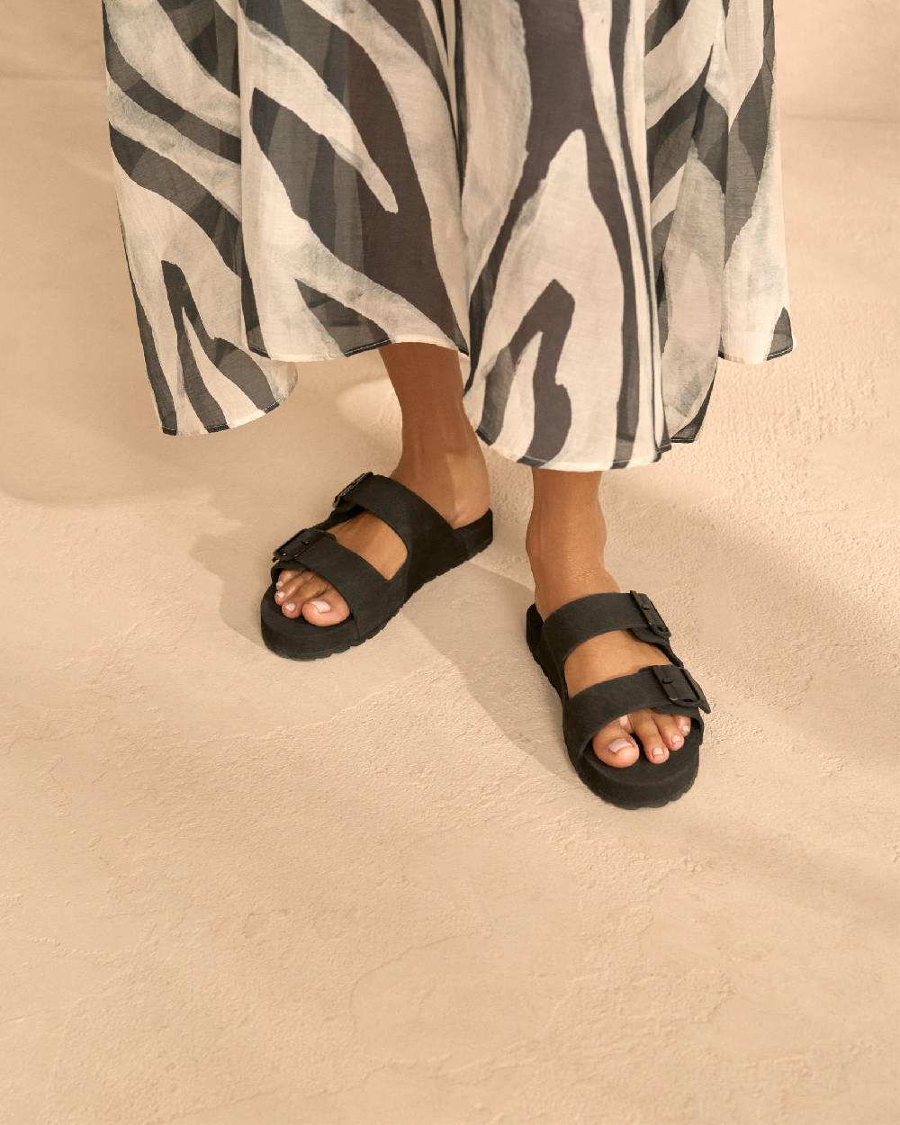 Manebí Eva Swim Sandals - Honolulu Black Offerte