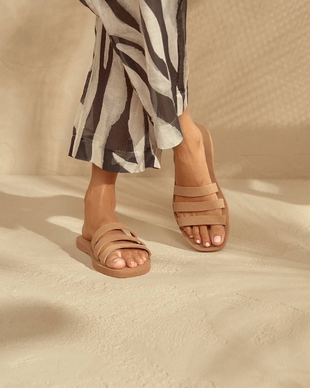 Manebí Eva Swim Sandals - Honolulu Cuero Hotsell