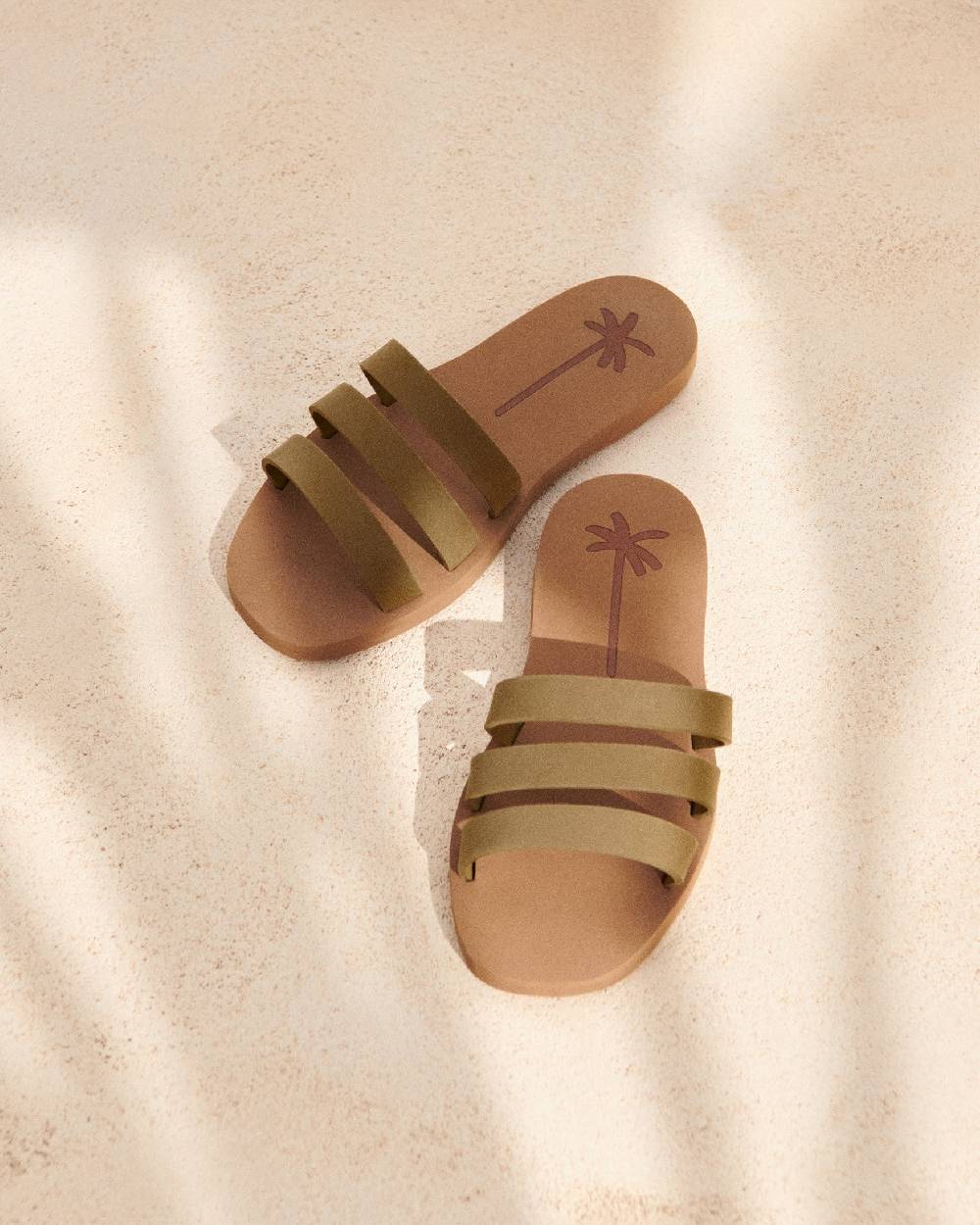Manebí Eva Swim Sandals - Honolulu Kaki Green Cuero Saldi Di Fabbrica