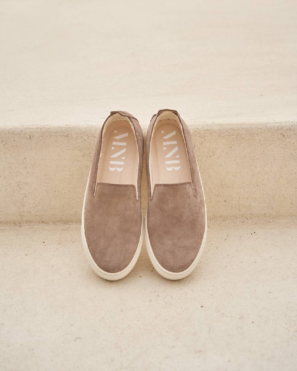 Manebí Suede Slip-On - Hamptons Coco Brown Offerta speciale
