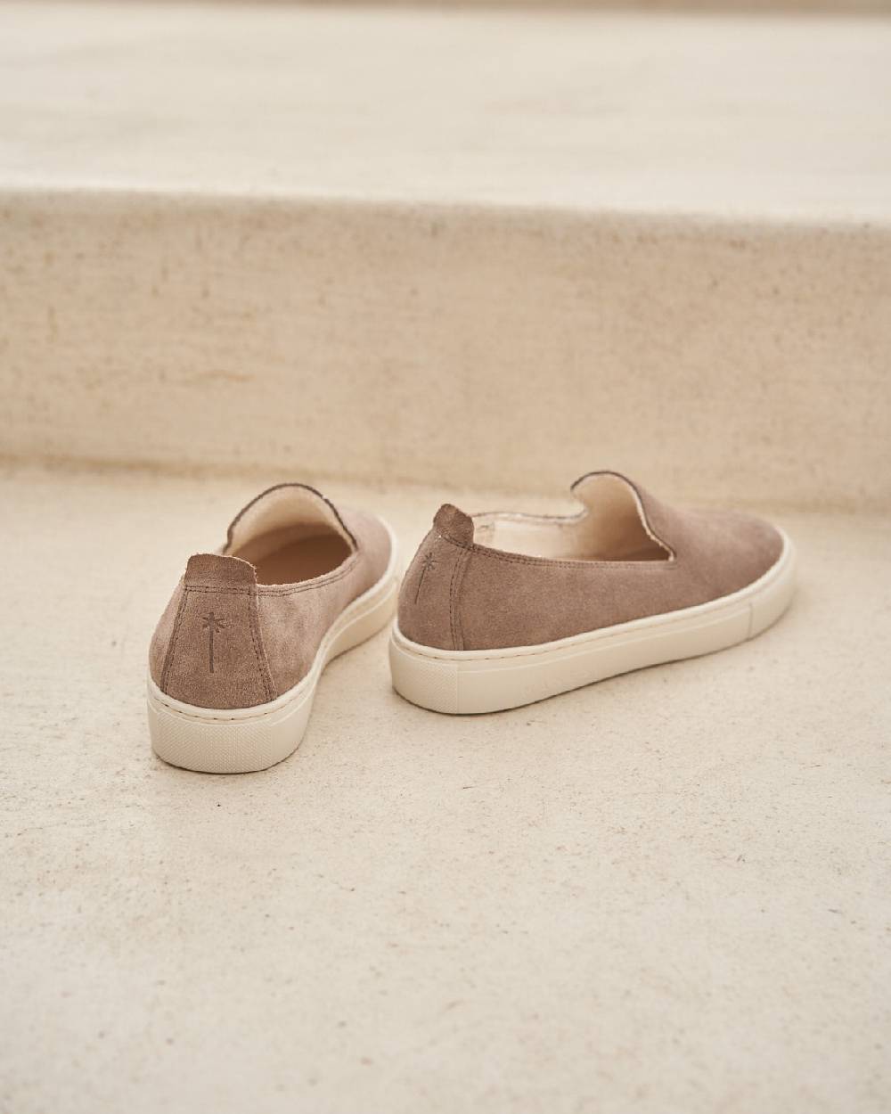 Manebí Suede Slip-On - Hamptons Coco Brown Offerta speciale