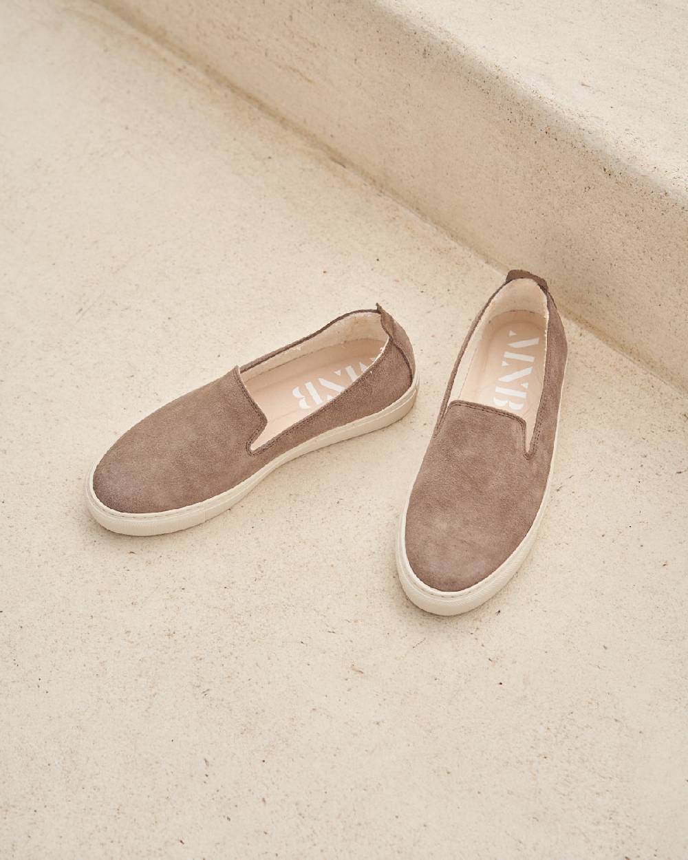 Manebí Suede Slip-On - Hamptons Coco Brown Offerta speciale