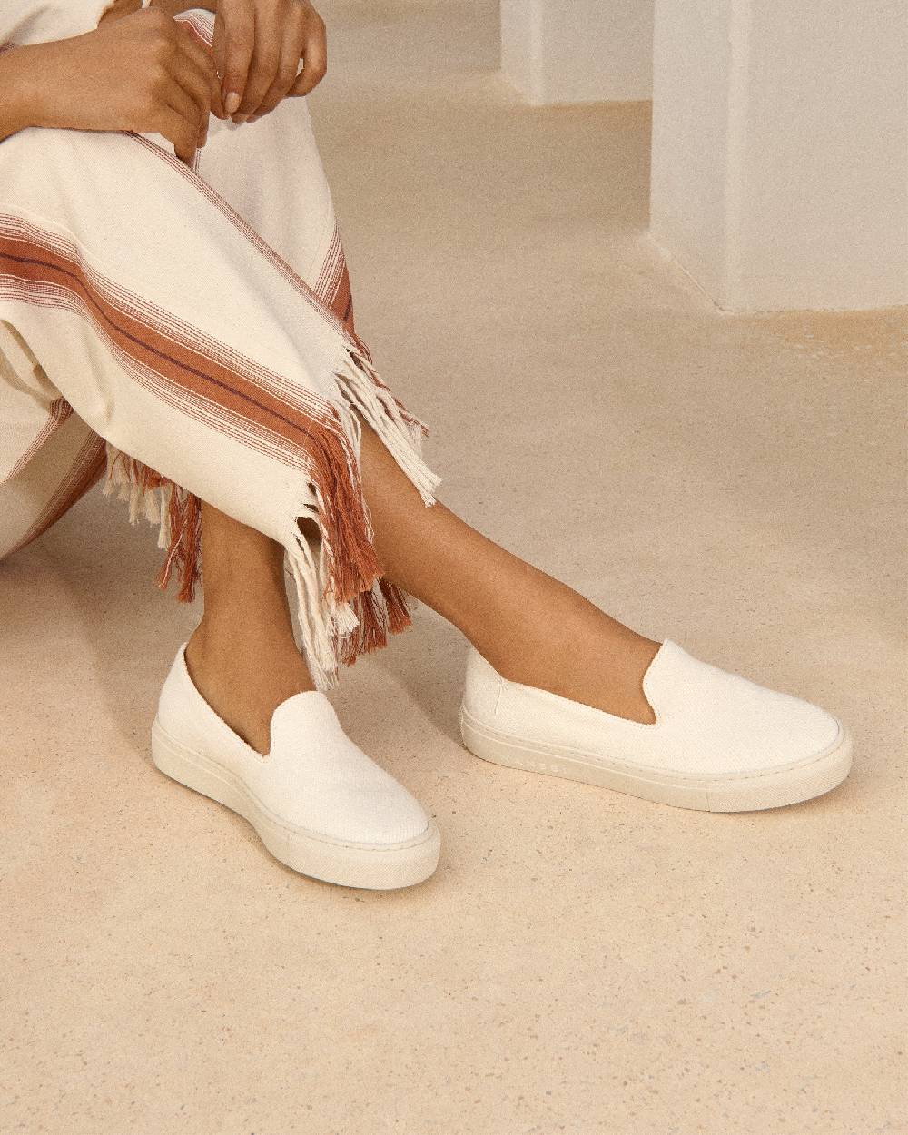 Manebí Organic Hemp Slip-On - La Havana White Grande vendita