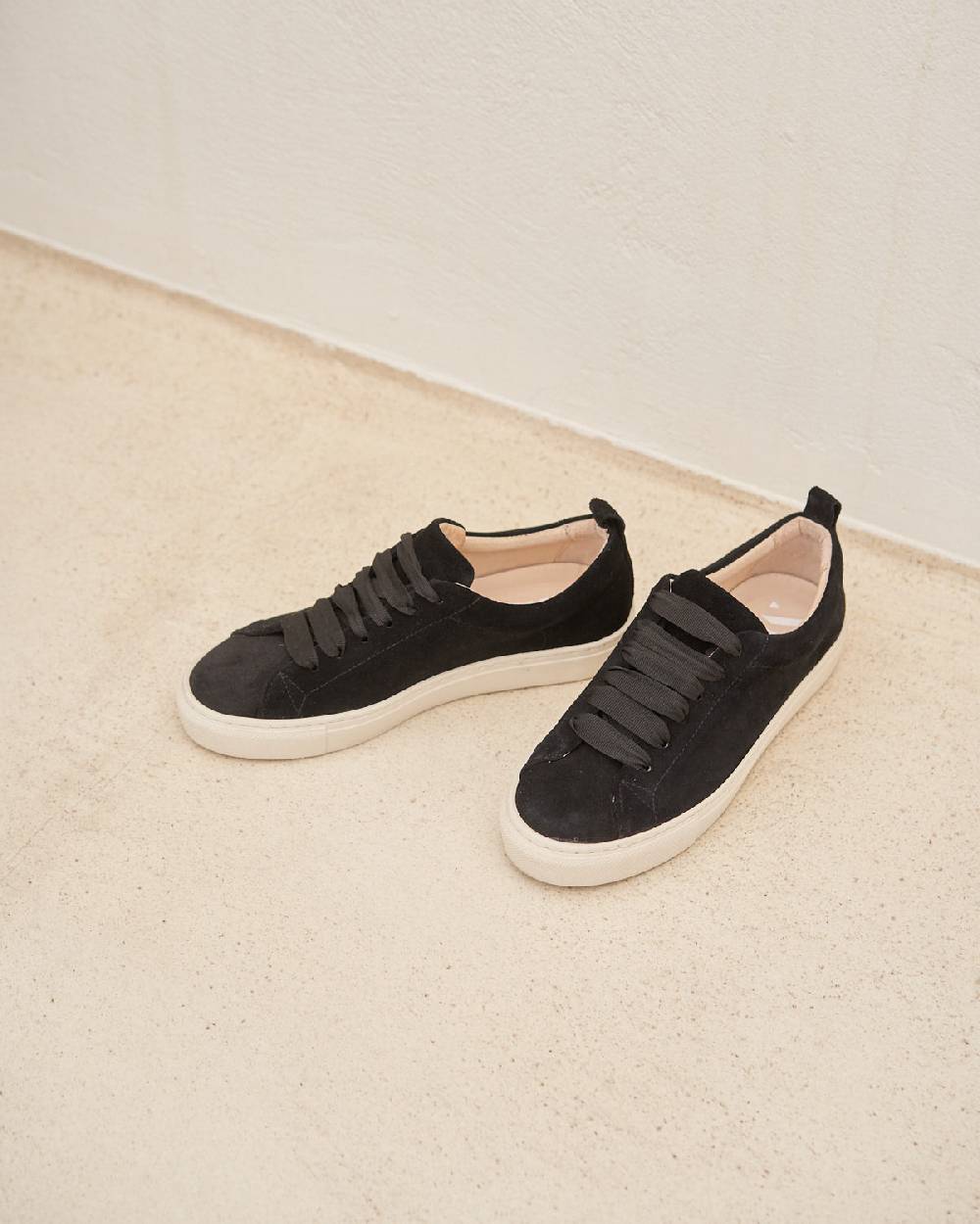 Manebí Suede Sneakers - Hamptons Black Black Friday