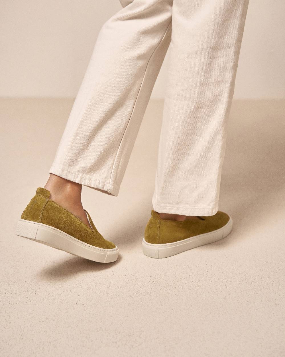 Manebí Suede Slip-On - Hamptons Kaki Green Offerta per la Festa della Mamma