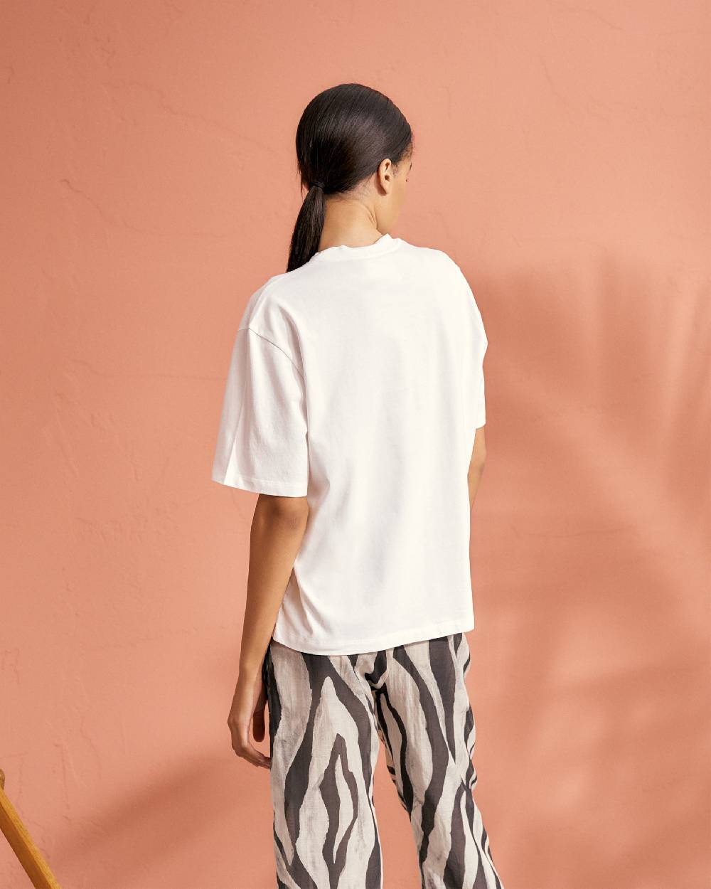 Manebí Jersey L. A. T-Shirt - Embroidered Off White \u0026 Multicolor House Embroidery Enormi sconti
