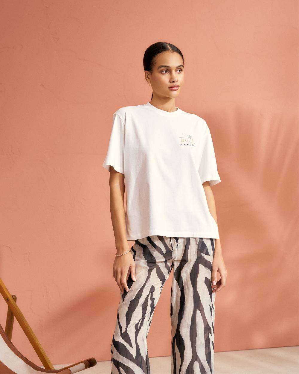 Manebí Jersey L. A. T-Shirt - Embroidered Off White \u0026 Multicolor House Embroidery Enormi sconti