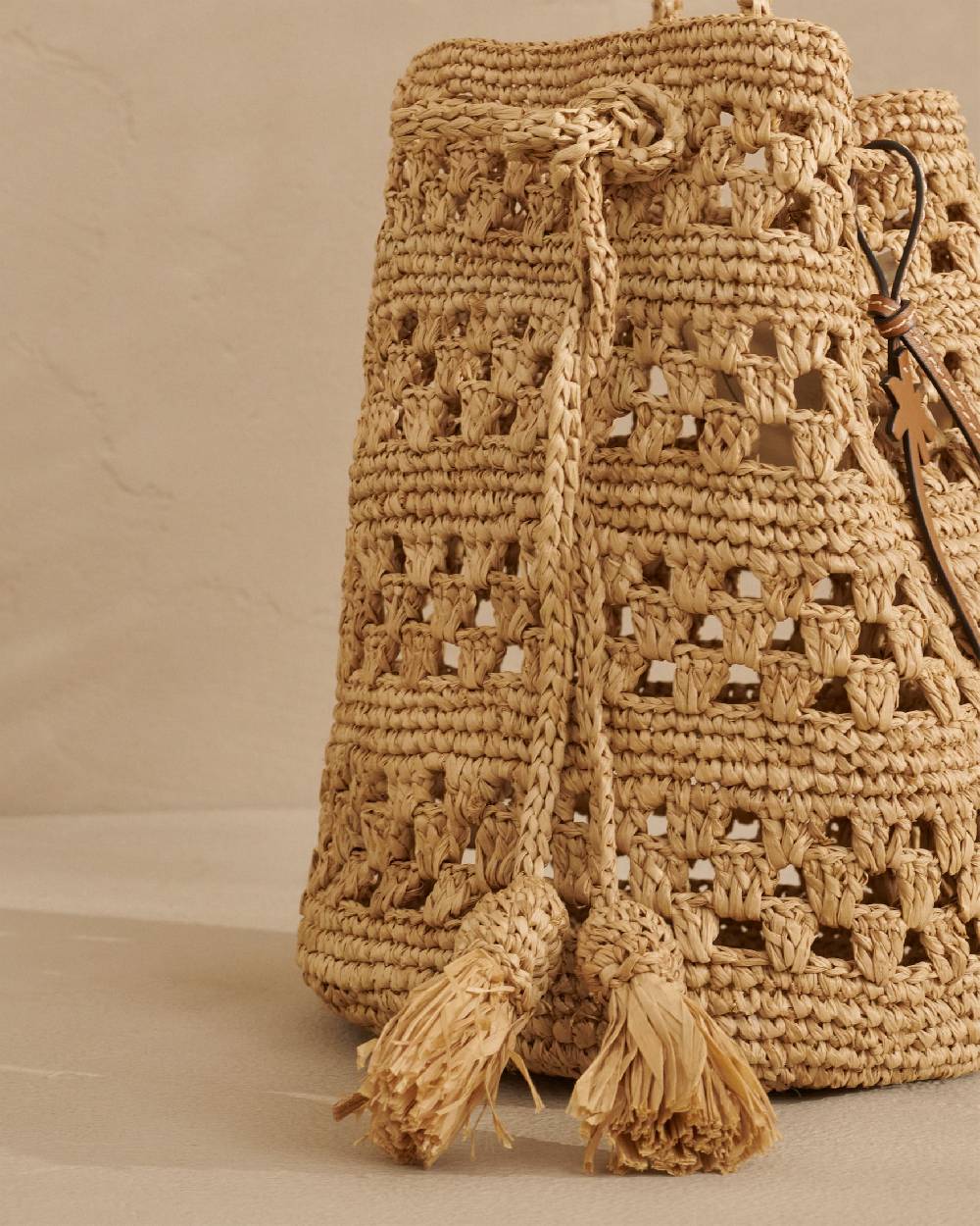 Manebí Weaving Raffia Beach Bucket - Palm Leather Tag In Saldo