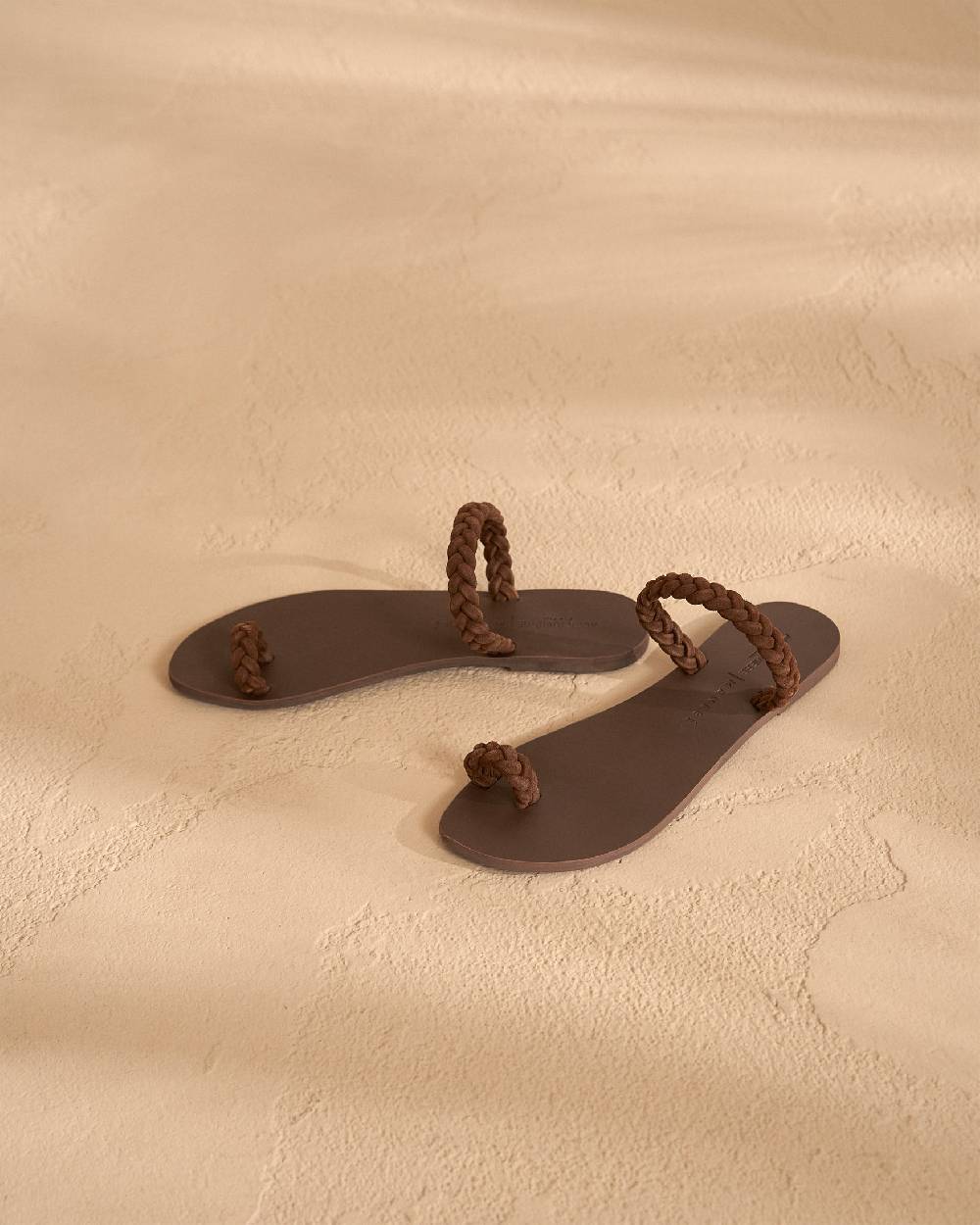 Manebí Olimpia Suede and Leather Sandals - Toe Ring Chocolate Braids Grandi sconti